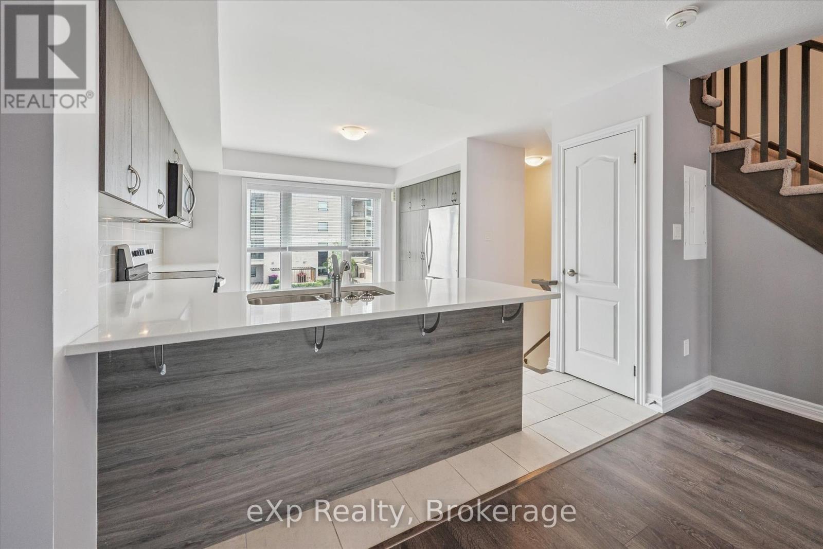 4 - 124 Watson Parkway N, Guelph, Ontario  N1E 0P6 - Photo 7 - X12250052