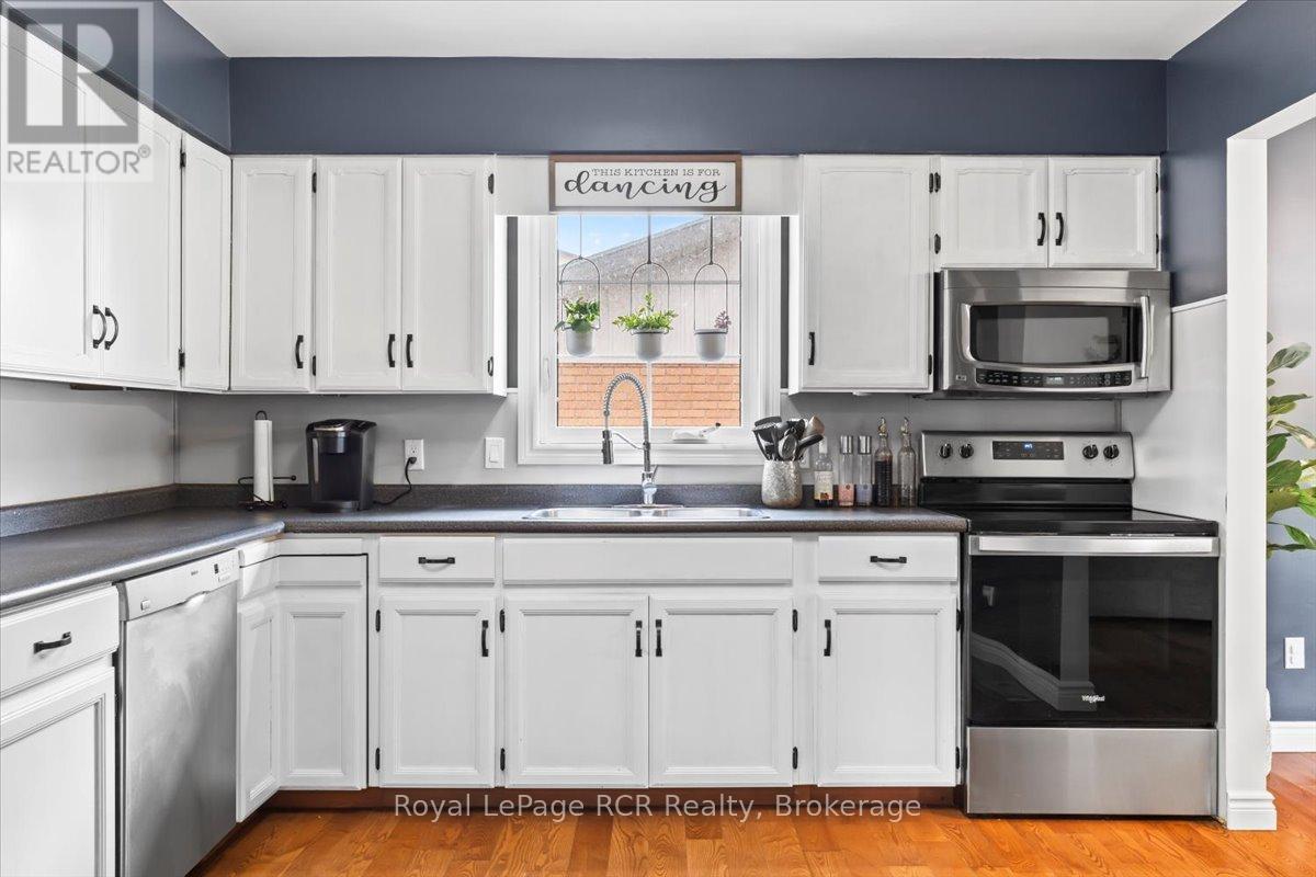 165 14th Avenue, Hanover, Ontario  N4N 3P7 - Photo 11 - X12250091