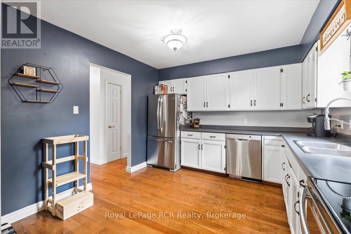 165 14th Avenue, Hanover, Ontario  N4N 3P7 - Photo 12 - X12250091