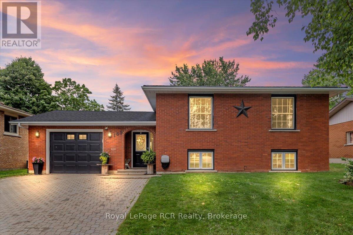 165 14th Avenue, Hanover, Ontario  N4N 3P7 - Photo 2 - X12250091