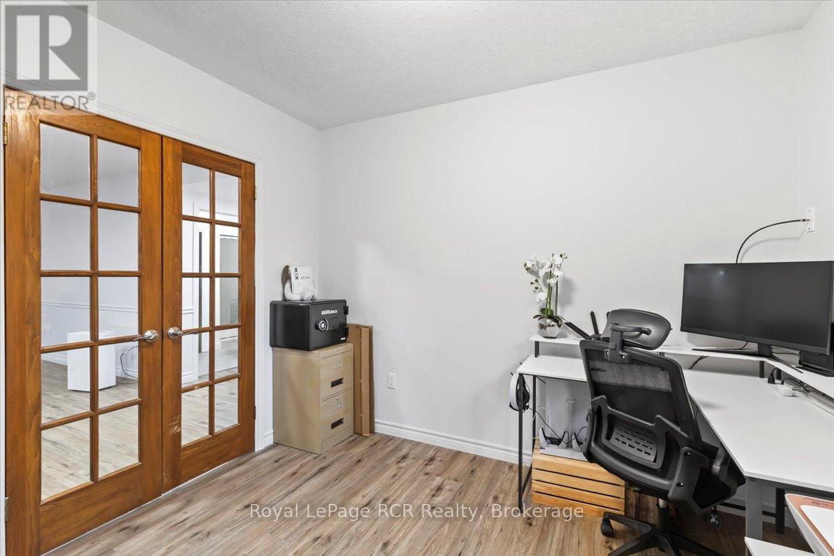 165 14th Avenue, Hanover, Ontario  N4N 3P7 - Photo 24 - X12250091