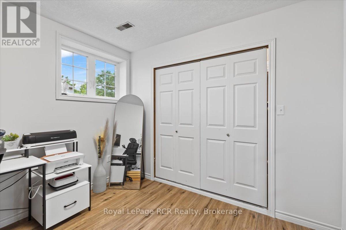 165 14th Avenue, Hanover, Ontario  N4N 3P7 - Photo 25 - X12250091