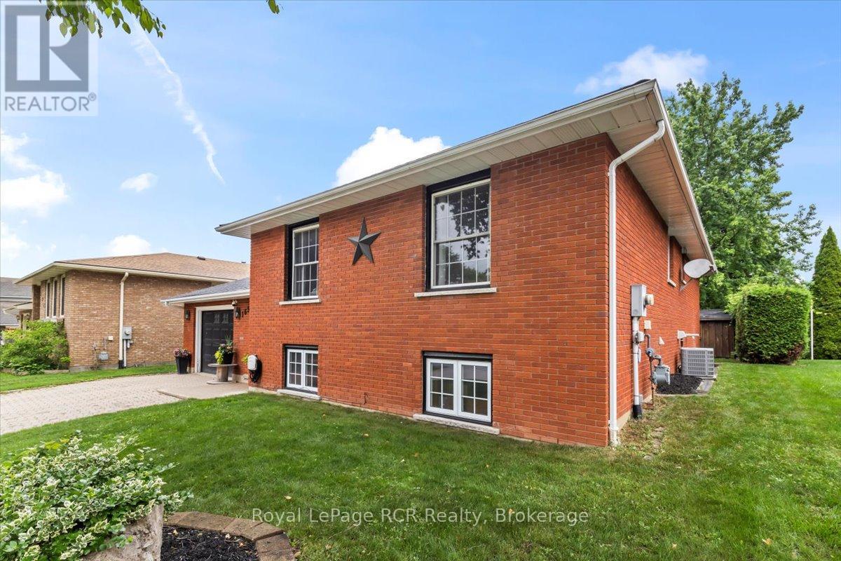 165 14th Avenue, Hanover, Ontario  N4N 3P7 - Photo 40 - X12250091