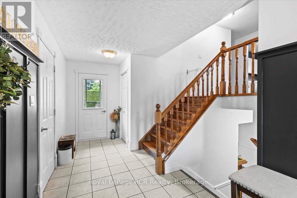 165 14th Avenue, Hanover, Ontario  N4N 3P7 - Photo 5 - X12250091