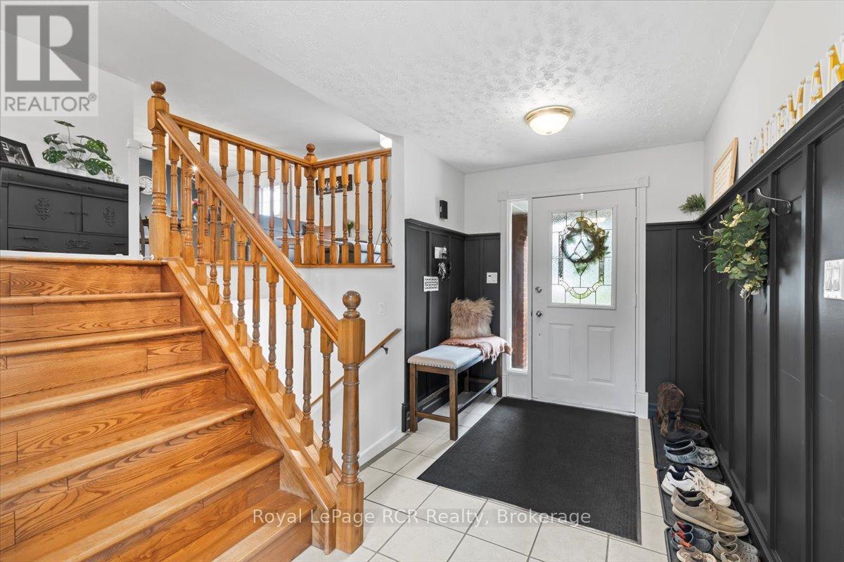 165 14th Avenue, Hanover, Ontario  N4N 3P7 - Photo 6 - X12250091