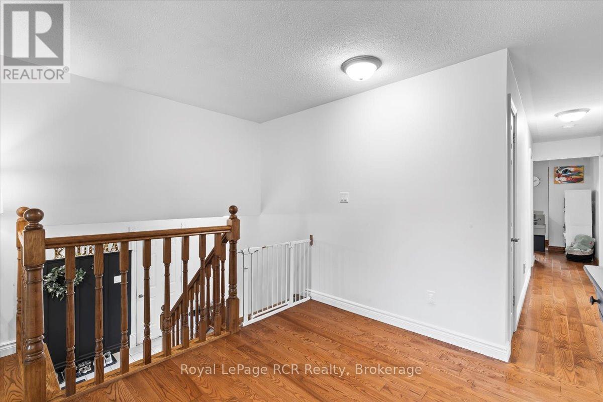 165 14th Avenue, Hanover, Ontario  N4N 3P7 - Photo 7 - X12250091