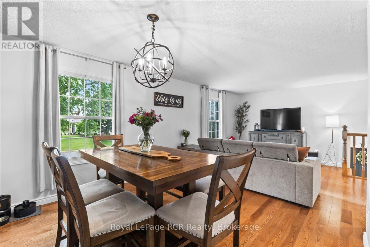 165 14th Avenue, Hanover, Ontario  N4N 3P7 - Photo 9 - X12250091