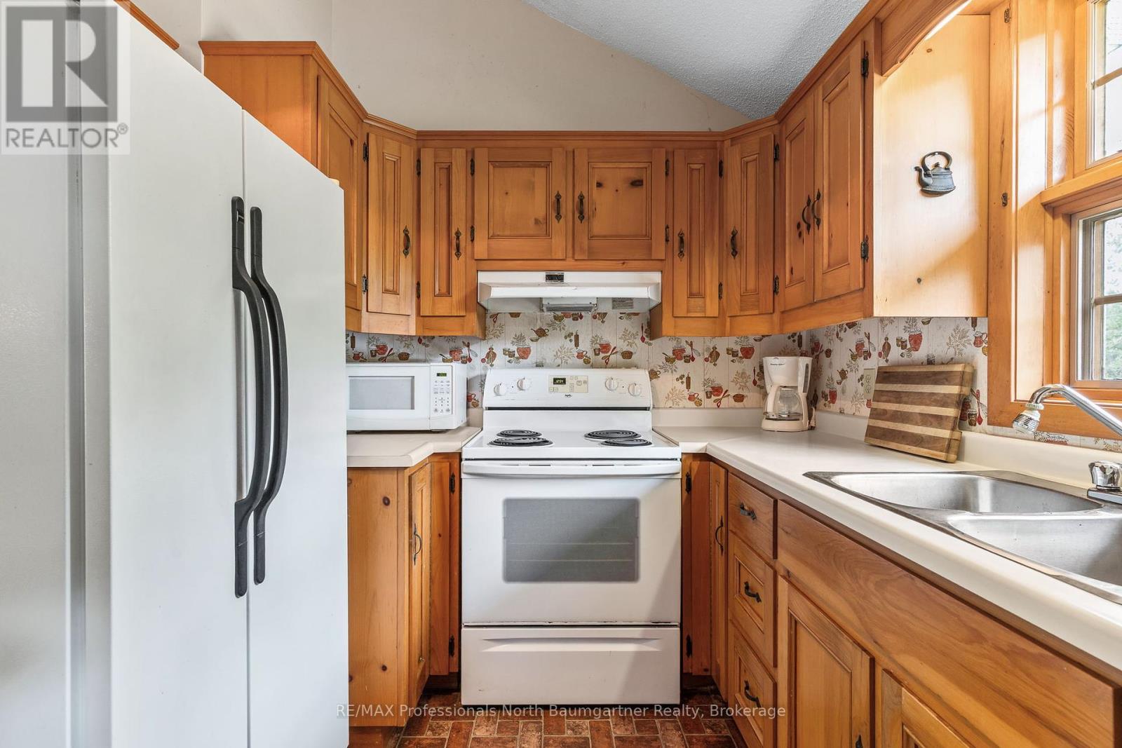 1230 North Shore Road, Algonquin Highlands, Ontario  K0M 1S0 - Photo 19 - X12250094