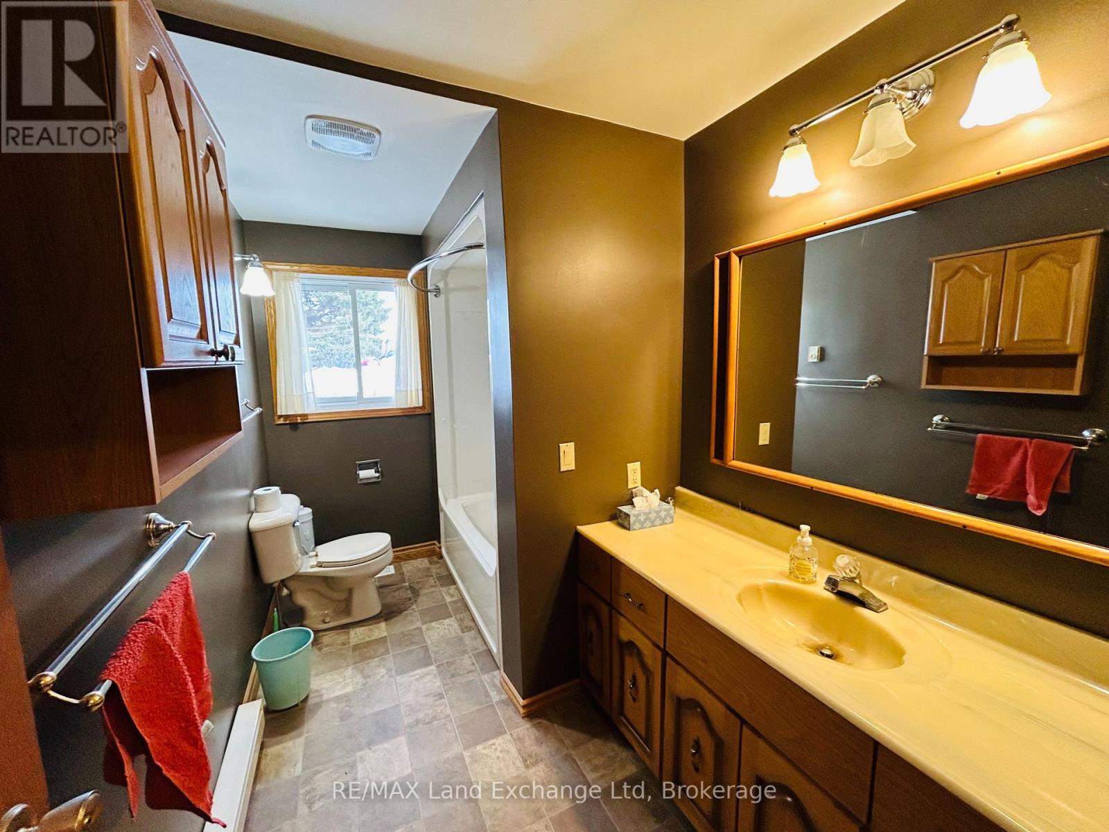 81 Queen Street, Morris Turnberry, Ontario  N0G 1G0 - Photo 11 - X12250098