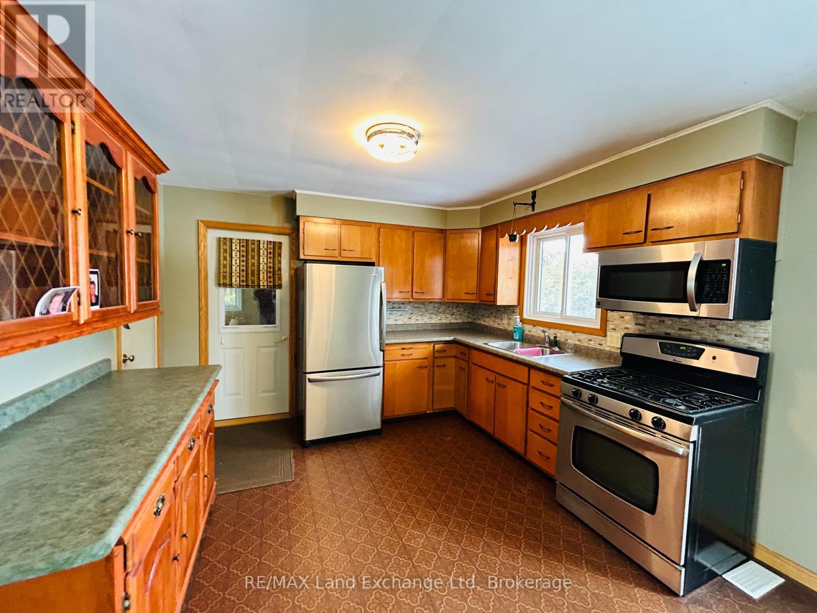 81 Queen Street, Morris Turnberry, Ontario  N0G 1G0 - Photo 8 - X12250098