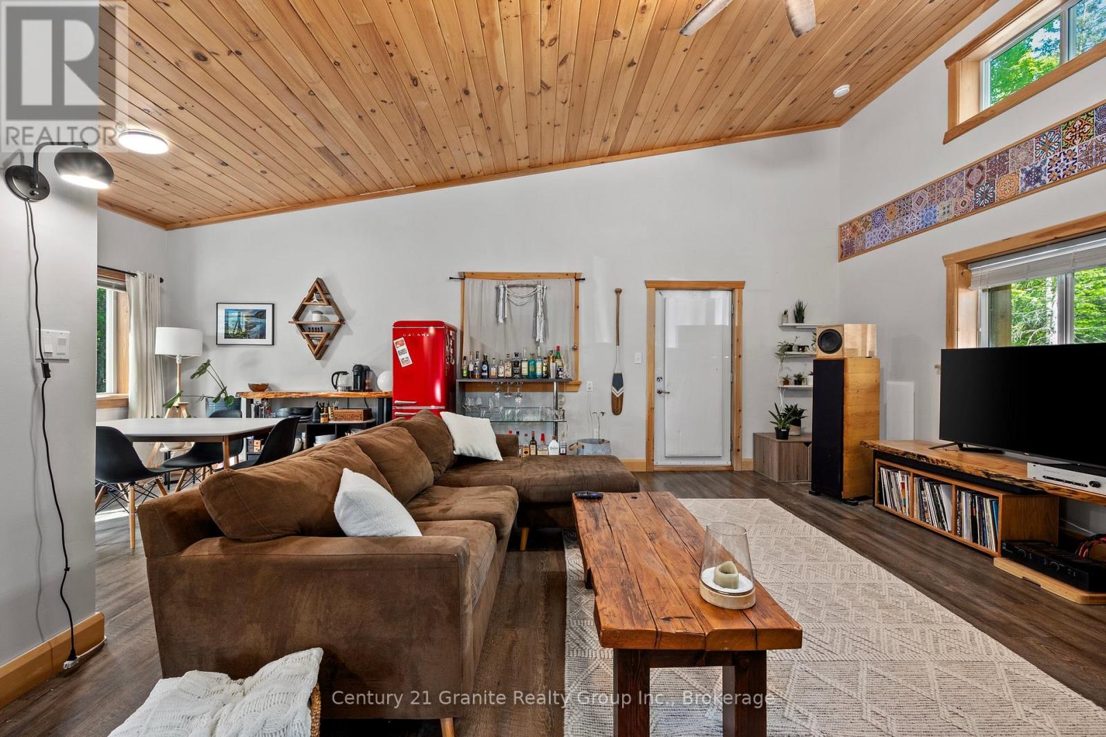 51 Farmcrest Avenue, Dysart Et Al, Ontario  K0M 1S0 - Photo 10 - X12250120