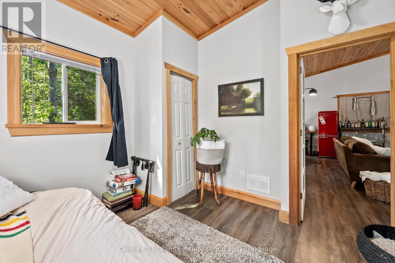 51 Farmcrest Avenue, Dysart Et Al, Ontario  K0M 1S0 - Photo 14 - X12250120