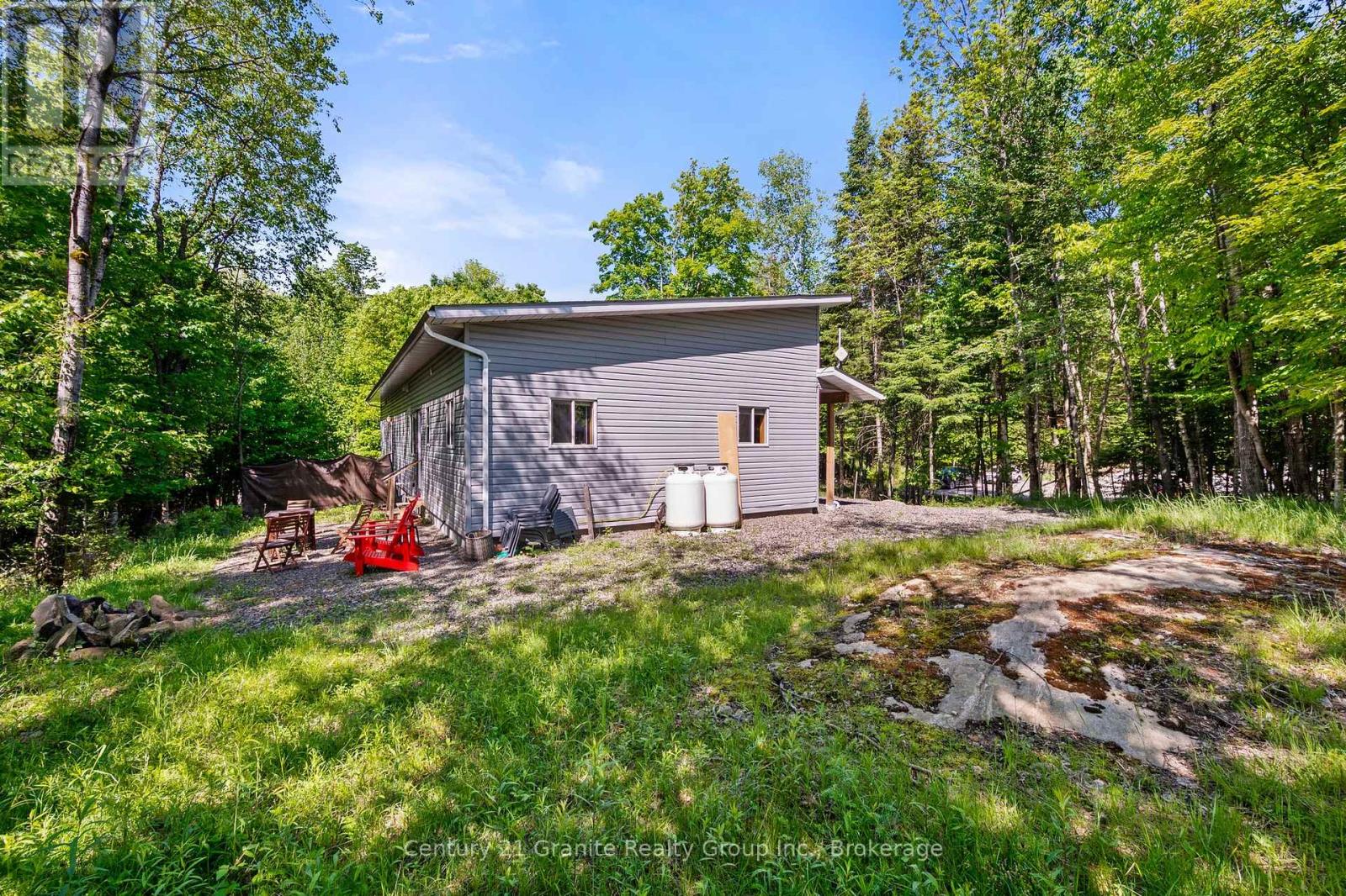 51 Farmcrest Avenue, Dysart Et Al, Ontario  K0M 1S0 - Photo 34 - X12250120