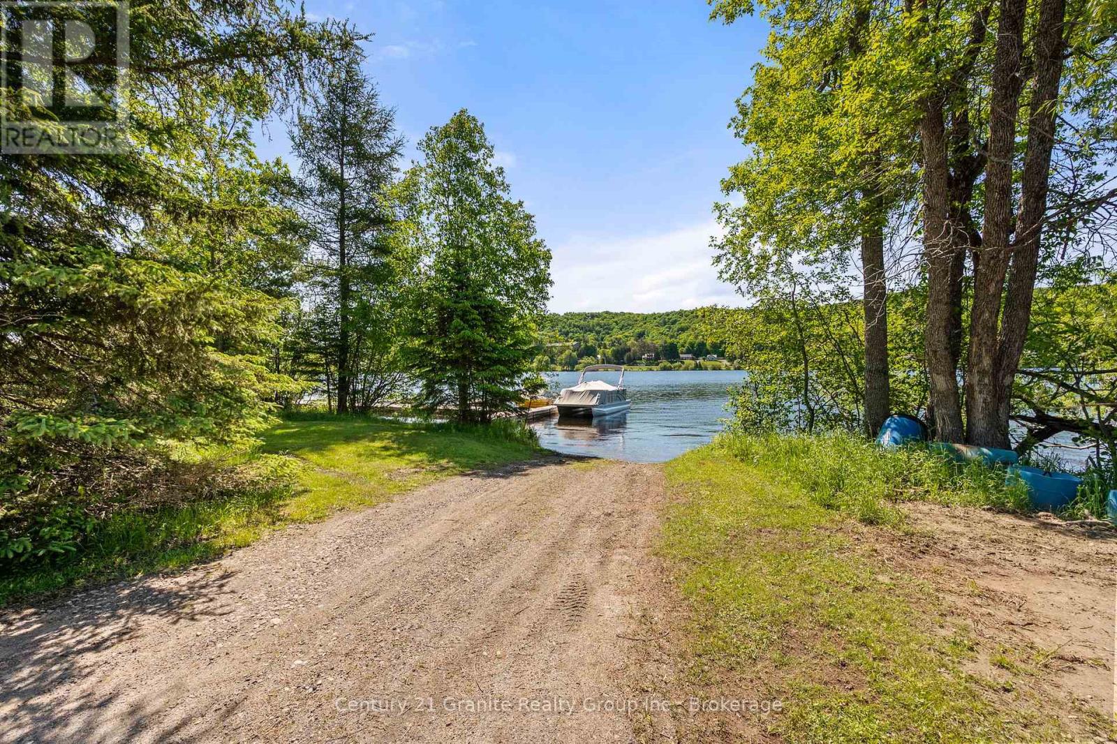 51 Farmcrest Avenue, Dysart Et Al, Ontario  K0M 1S0 - Photo 39 - X12250120
