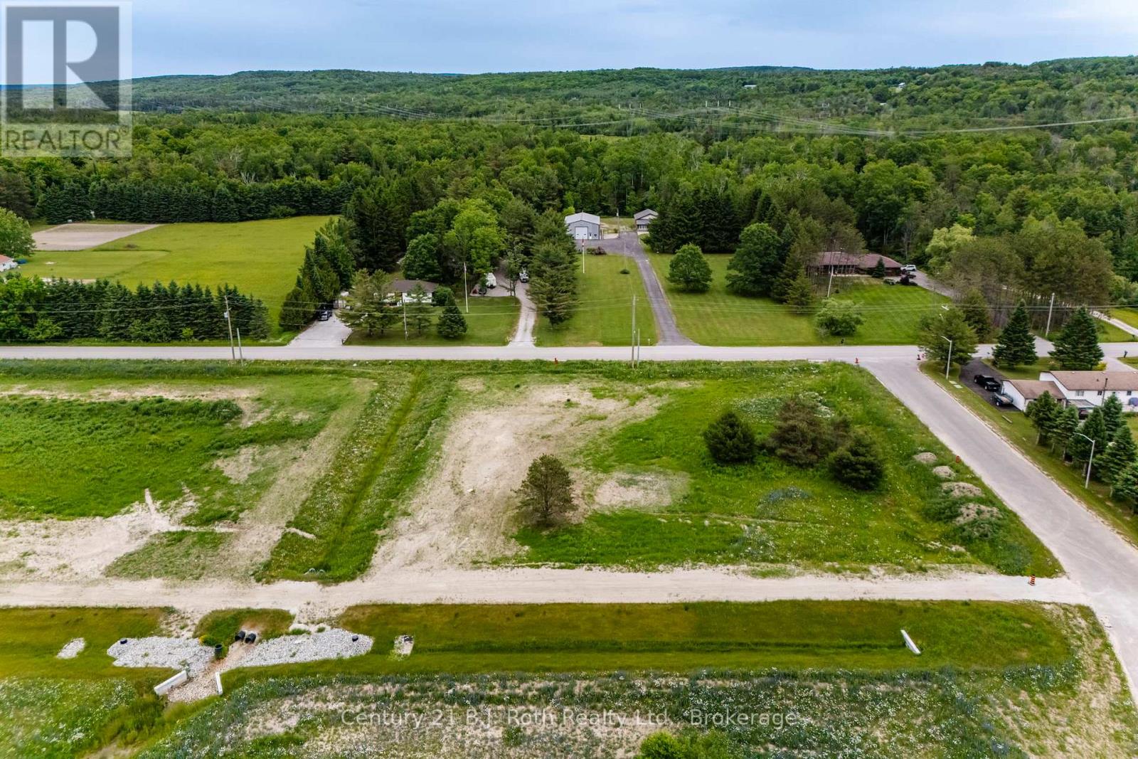 7 Scarlett Line, Springwater, Ontario  L0L 1V0 - Photo 4 - S12250202