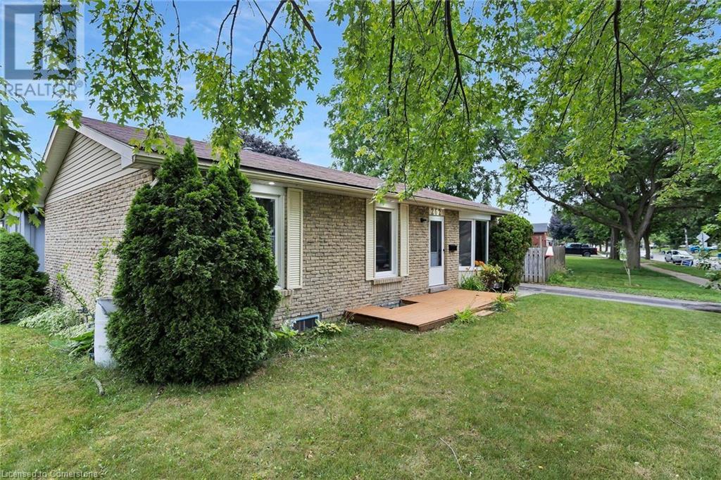 262 Heritage Drive, Kitchener, Ontario  N2B 3K8 - Photo 2 - 40745216