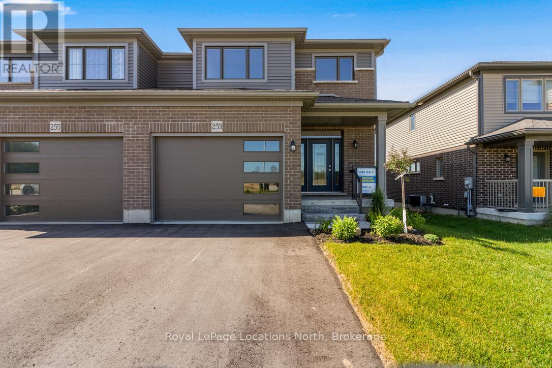 253 Jackson Street E, West Grey, Ontario  N0G 1R0 - Photo 2 - X12250212