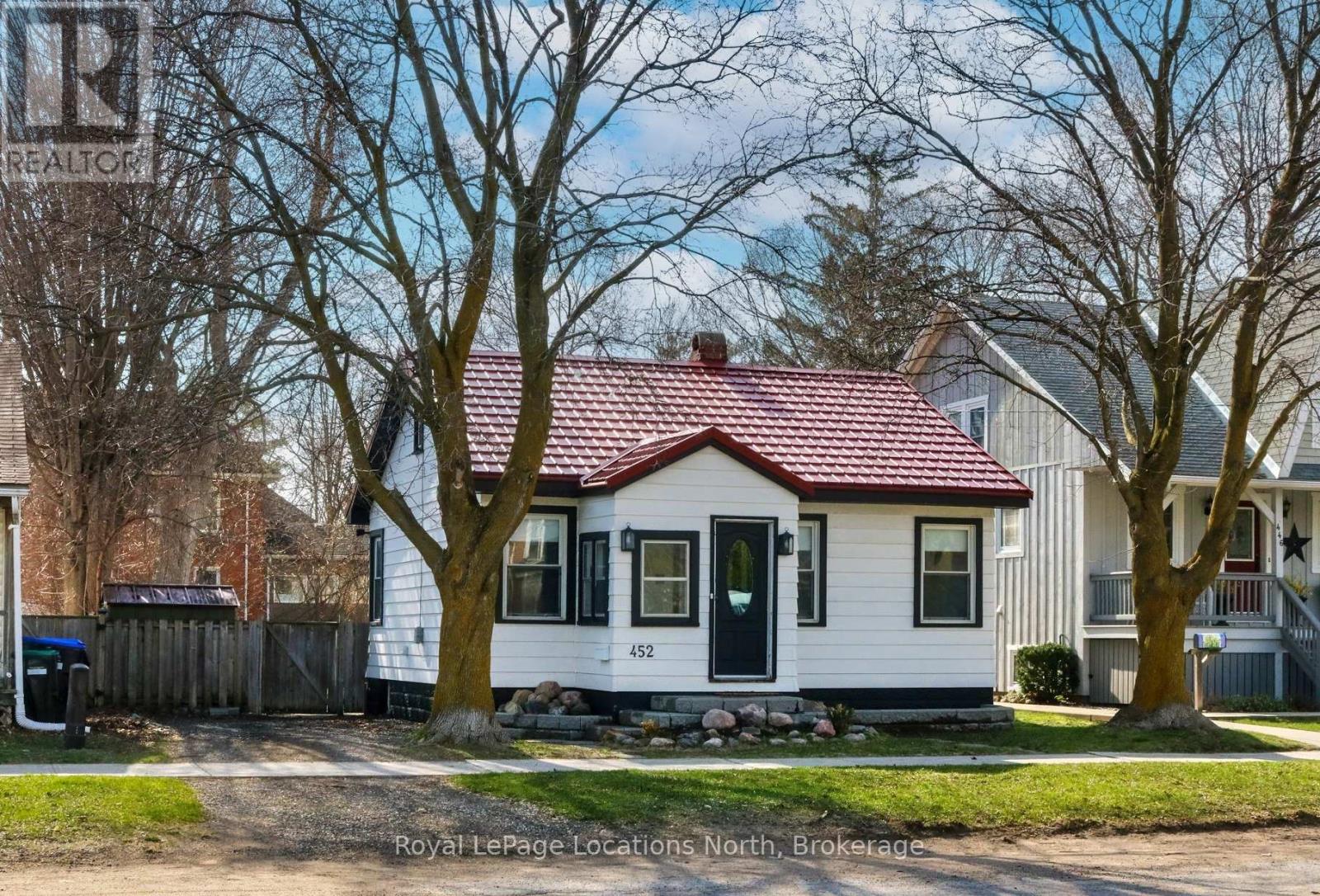 452 Hurontario Street, Collingwood, Ontario  L9Y 2M9 - Photo 2 - S12250294