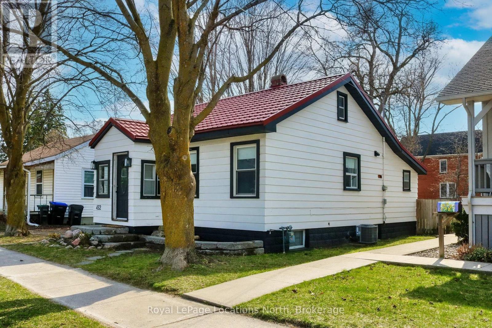 452 Hurontario Street, Collingwood, Ontario  L9Y 2M9 - Photo 5 - S12250294