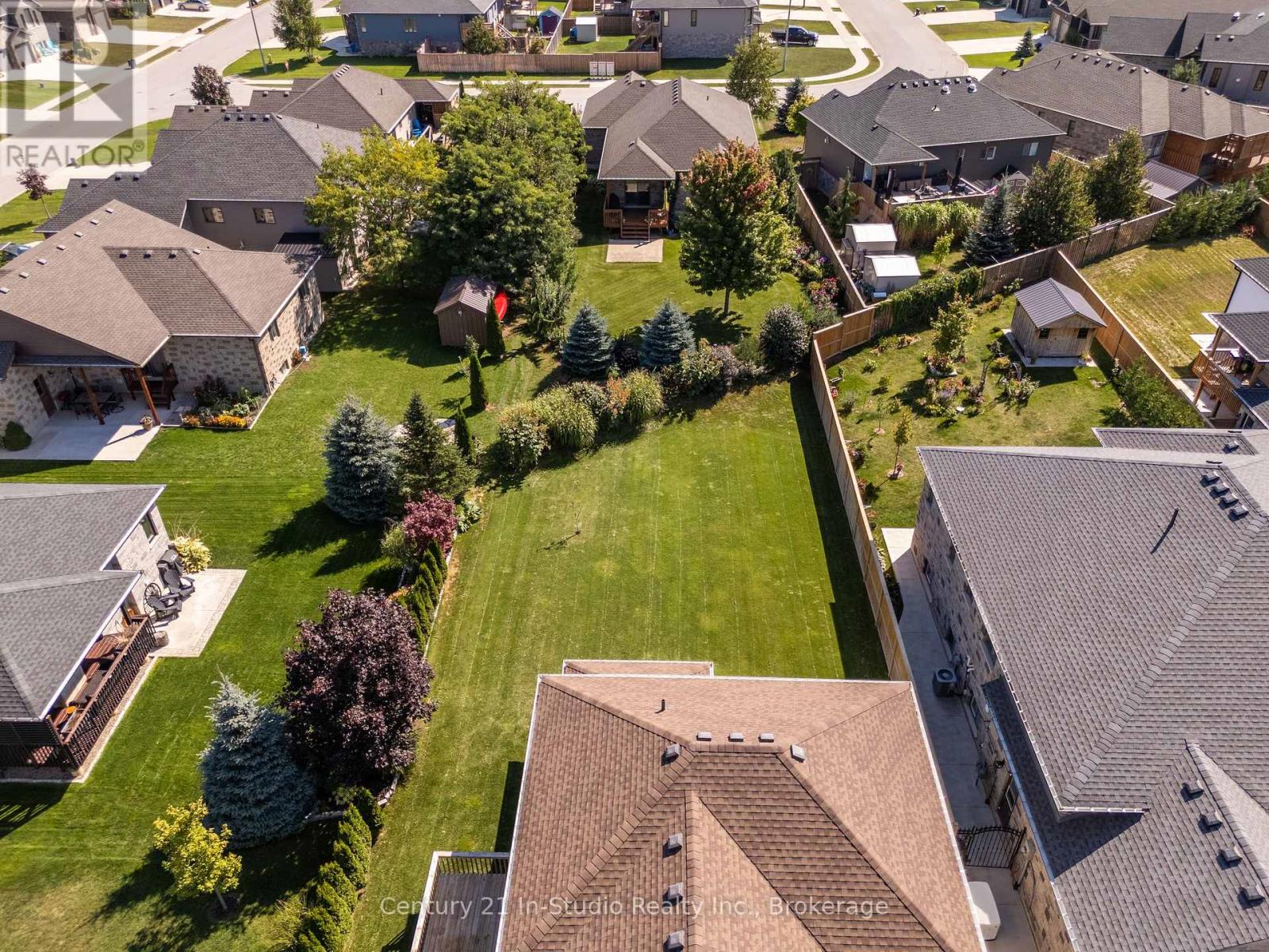 439 Ridge Street, Saugeen Shores, Ontario  N0H 2C1 - Photo 3 - X12250257