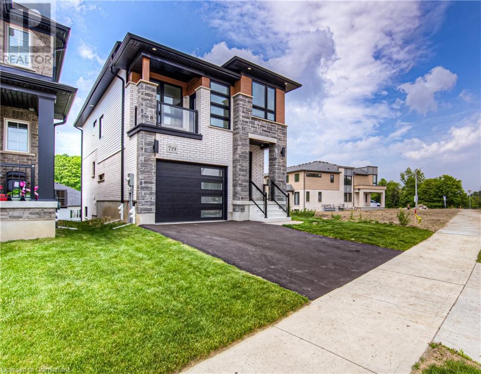 719 Benninger Drive, Kitchener, Ontario  N2E 0J2 - Photo 3 - 40745565