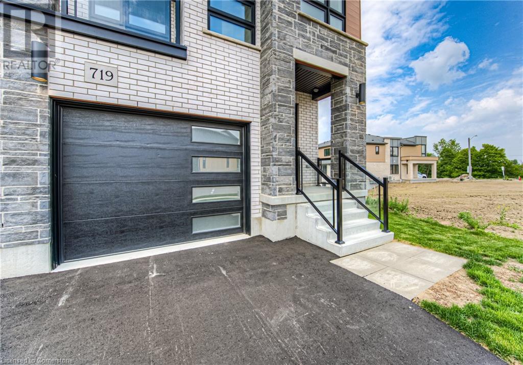 719 Benninger Drive, Kitchener, Ontario  N2E 0J2 - Photo 5 - 40745565