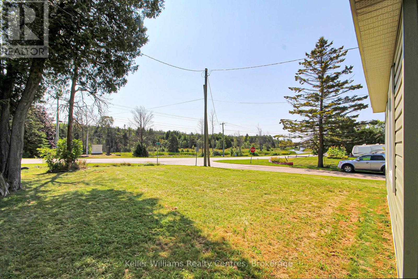 4 Woodstock Avenue, Northern Bruce Peninsula, Ontario  N0H 2M0 - Photo 10 - X12250536