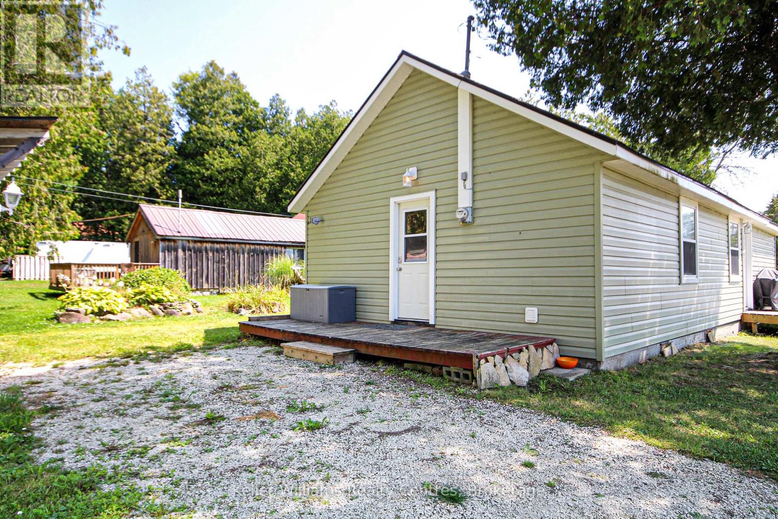 4 Woodstock Avenue, Northern Bruce Peninsula, Ontario  N0H 2M0 - Photo 13 - X12250536