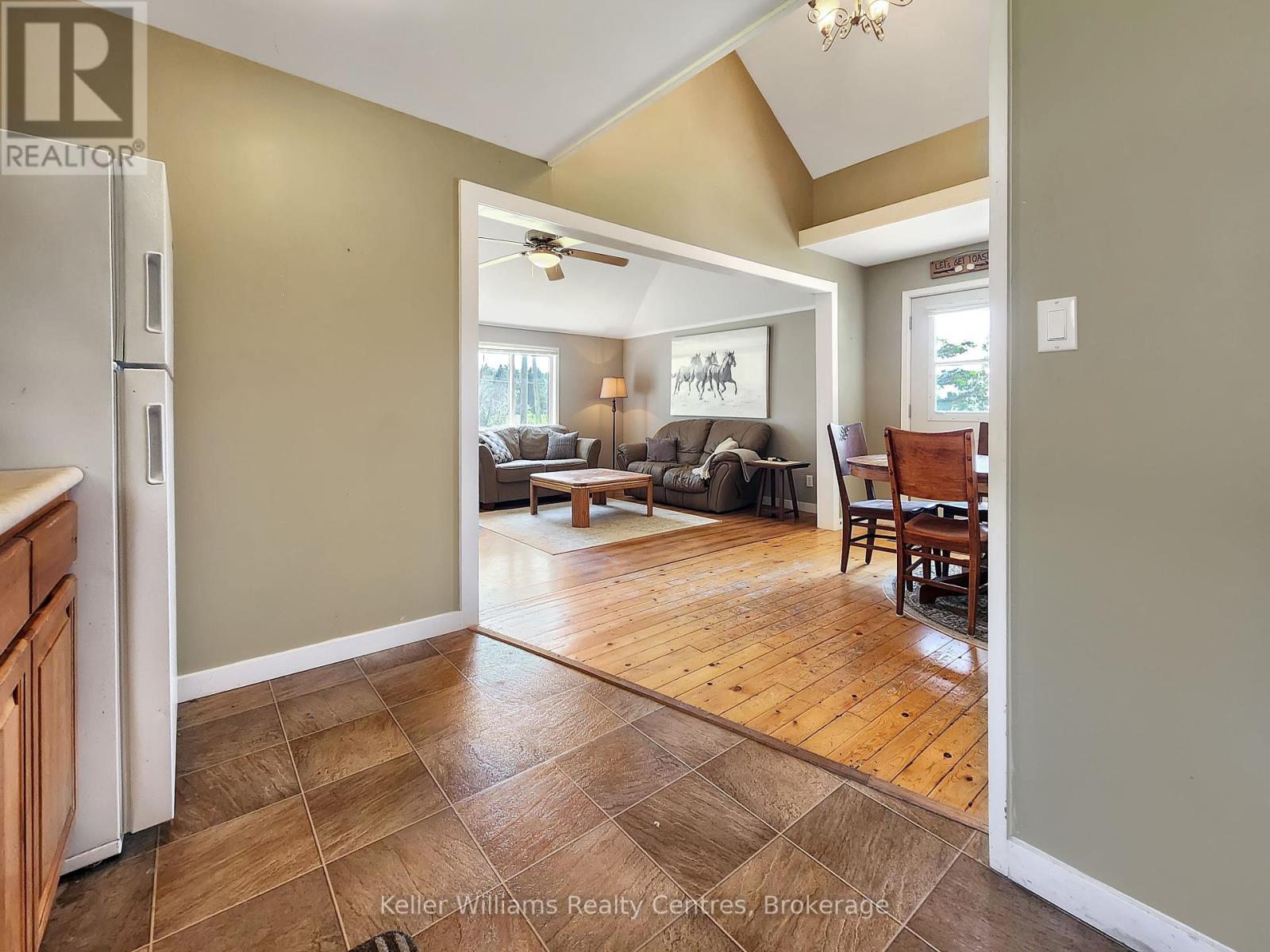 4 Woodstock Avenue, Northern Bruce Peninsula, Ontario  N0H 2M0 - Photo 20 - X12250536