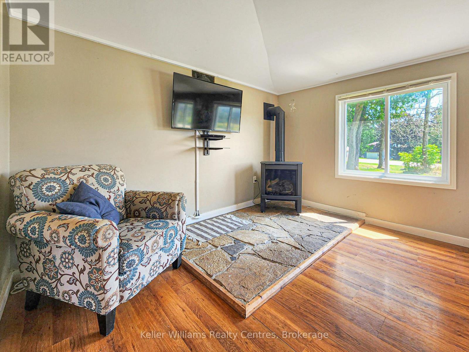 4 Woodstock Avenue, Northern Bruce Peninsula, Ontario  N0H 2M0 - Photo 22 - X12250536