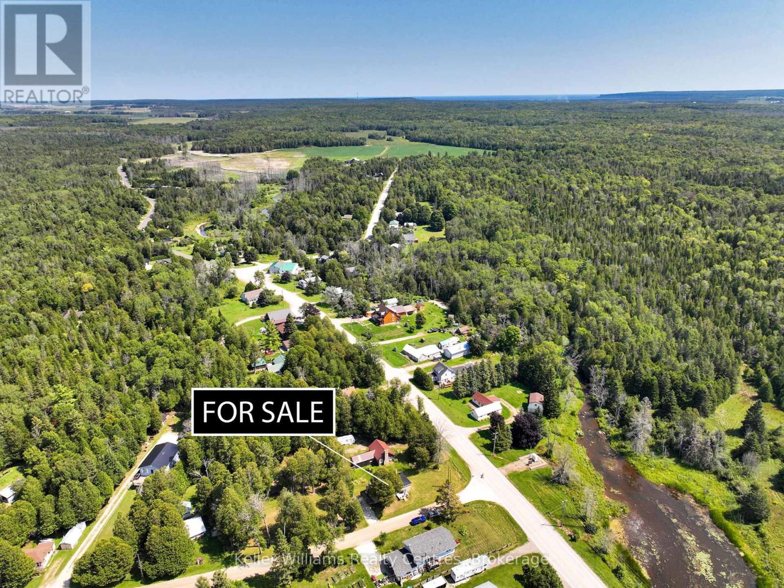 4 Woodstock Avenue, Northern Bruce Peninsula, Ontario  N0H 2M0 - Photo 5 - X12250536