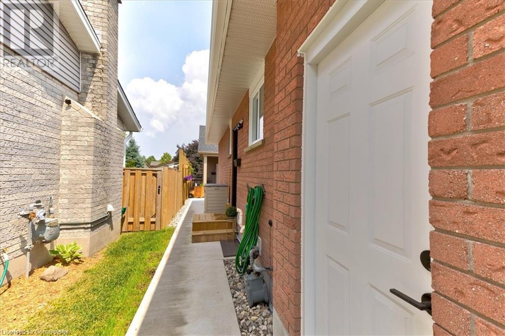 2 Pipers Green Court, Kitchener, Ontario  N2E 3C6 - Photo 9 - 40741679