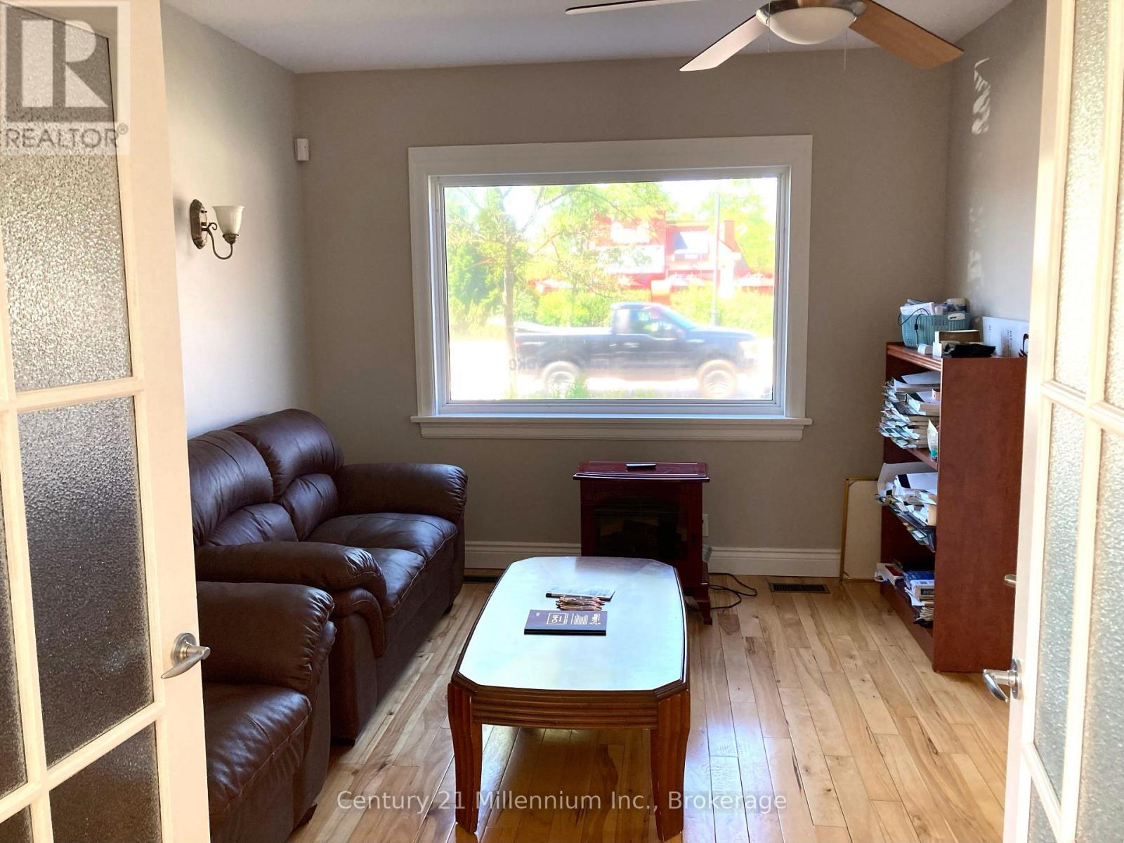 192 First Street, Collingwood, Ontario  L9Y 1A7 - Photo 3 - S12250756