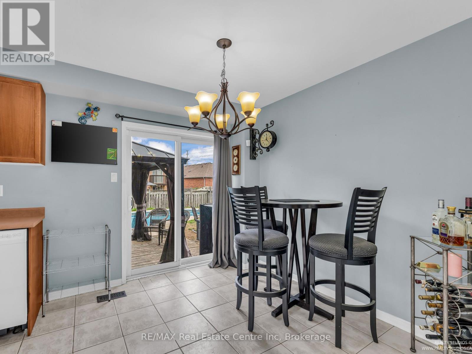 52 Melissa Court, Brampton, Ontario  L6X 4X1 - Photo 12 - W12250686