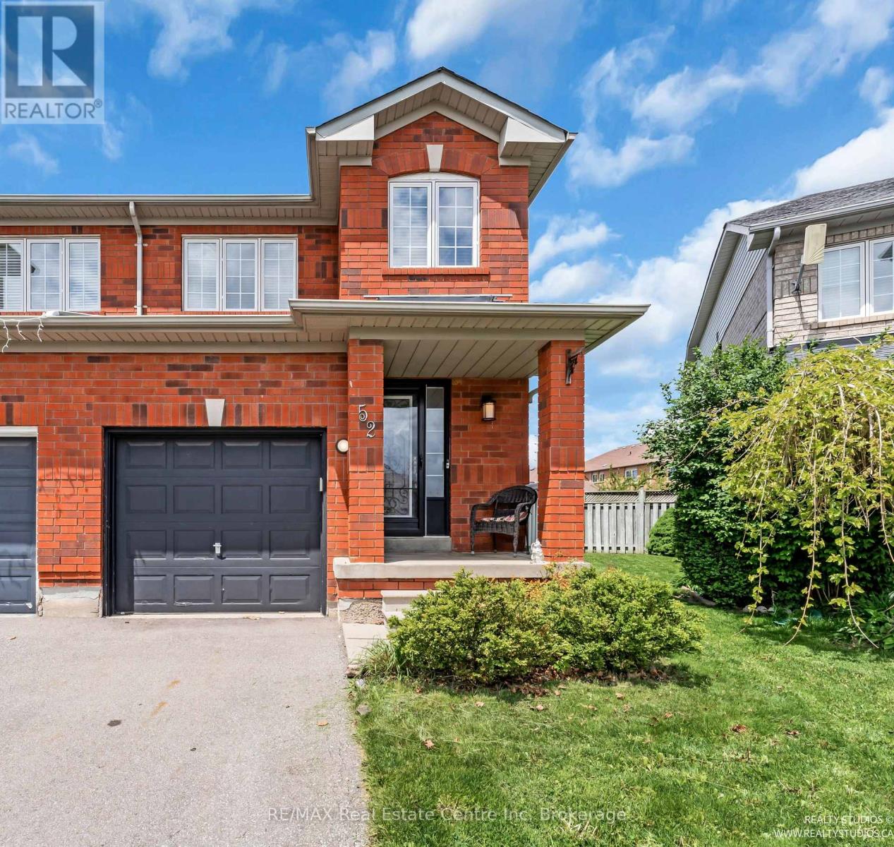 52 Melissa Court, Brampton, Ontario  L6X 4X1 - Photo 2 - W12250686
