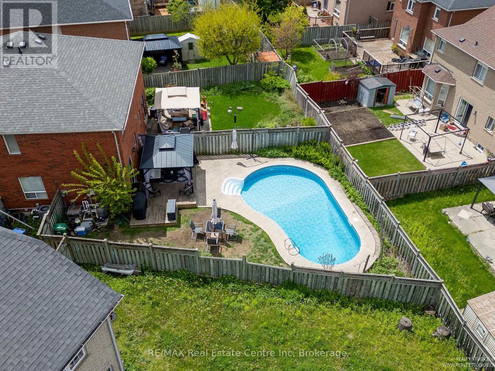 52 Melissa Court, Brampton, Ontario  L6X 4X1 - Photo 36 - W12250686