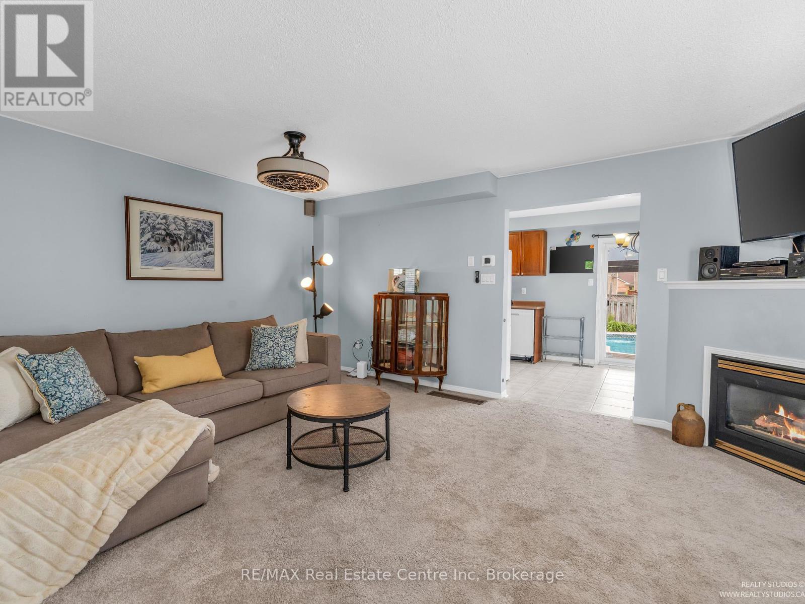 52 Melissa Court, Brampton, Ontario  L6X 4X1 - Photo 7 - W12250686