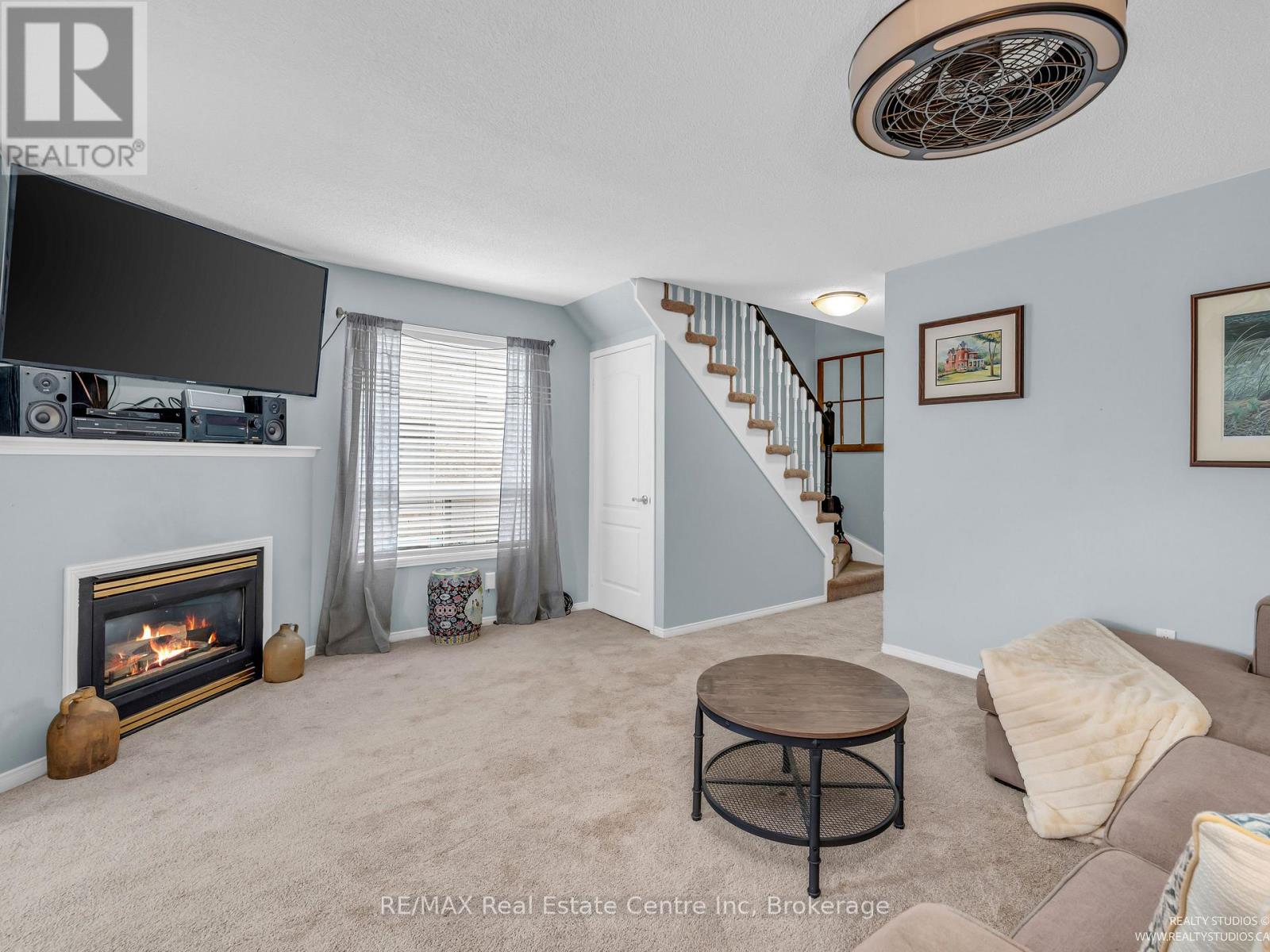 52 Melissa Court, Brampton, Ontario  L6X 4X1 - Photo 9 - W12250686