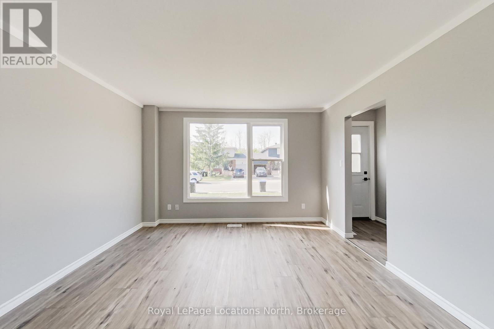 510 Tenth Street, Collingwood, Ontario  L9Y 2H3 - Photo 3 - S12250798