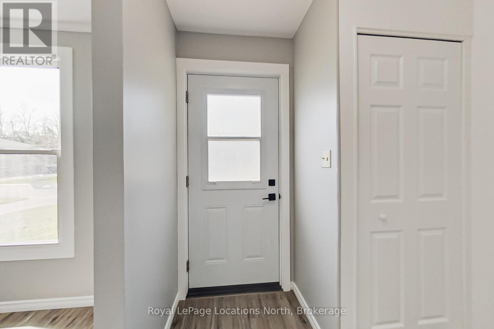 510 Tenth Street, Collingwood, Ontario  L9Y 2H3 - Photo 4 - S12250798