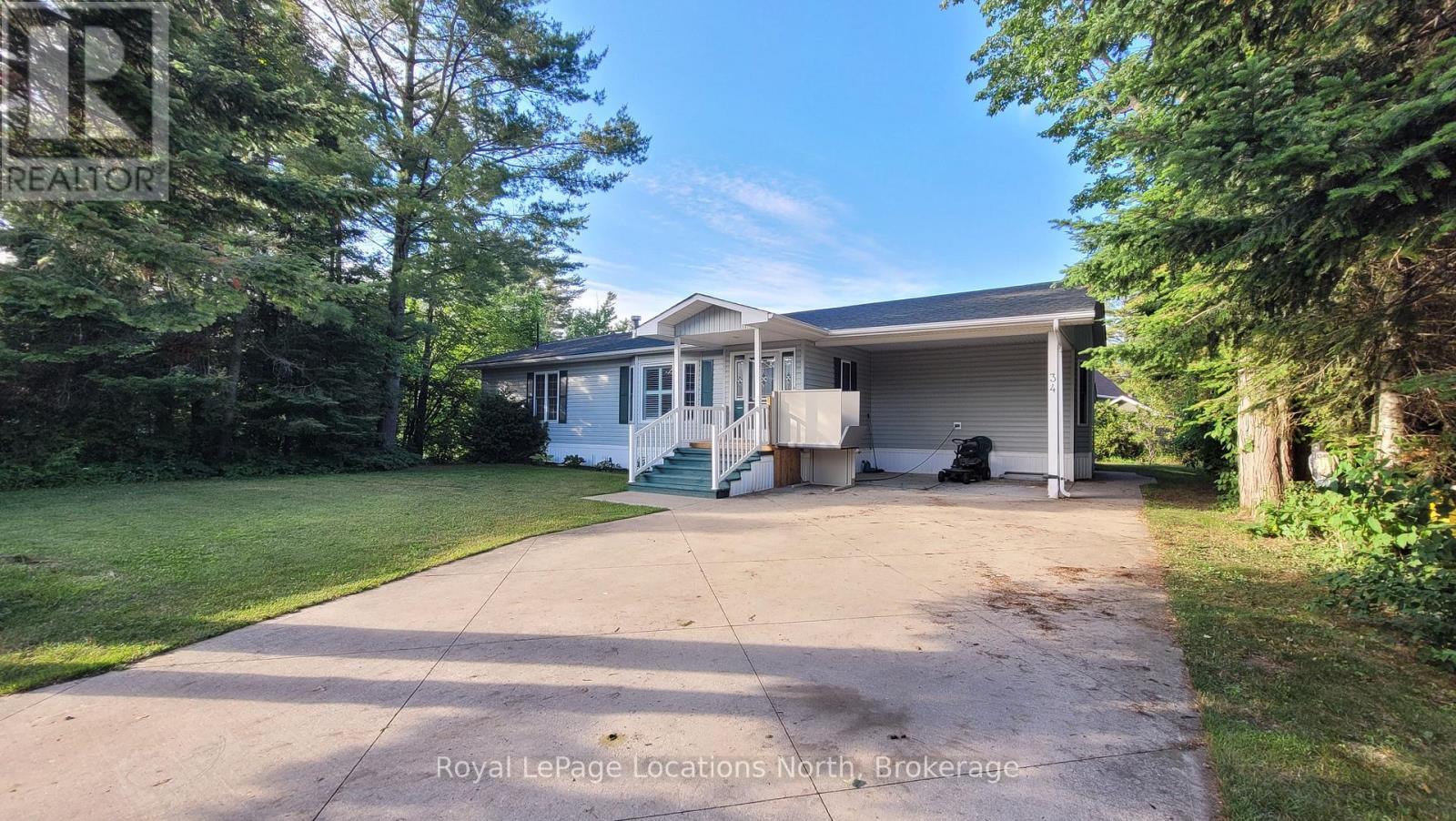 34 Topaz Street, Wasaga Beach, Ontario  L9Z 1X7 - Photo 2 - S12250880