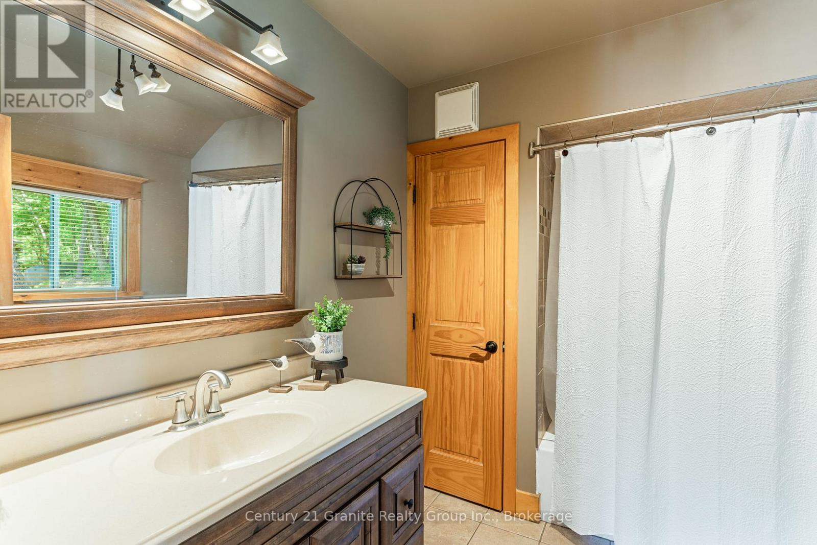 1025 Sage Drive, Minden Hills, Ontario  K0M 2K0 - Photo 16 - X12250847