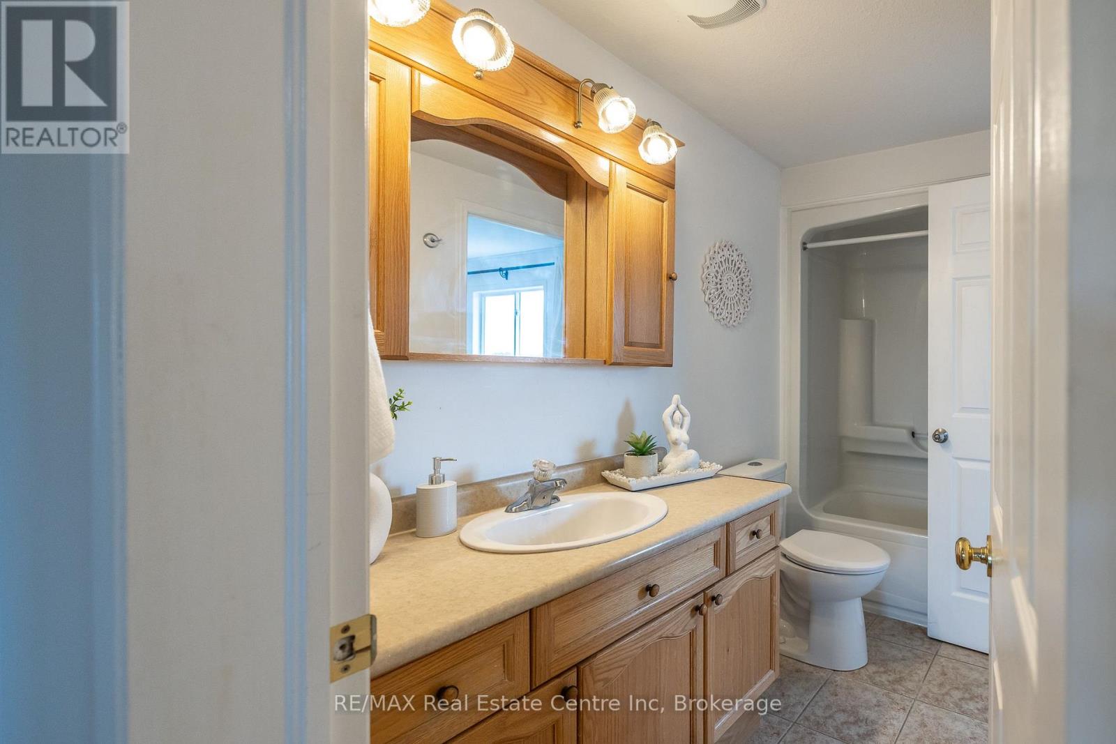 19 Sandcreek Lane, Guelph, Ontario  N1E 7K9 - Photo 35 - X12250908