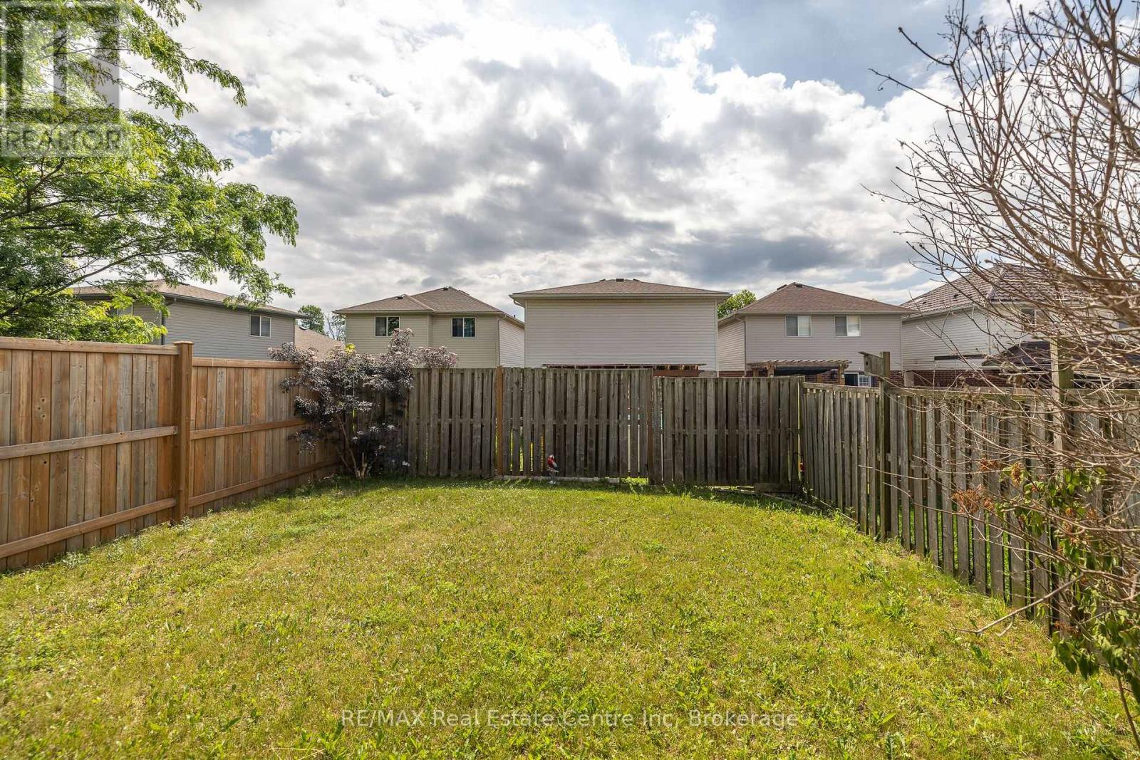19 Sandcreek Lane, Guelph, Ontario  N1E 7K9 - Photo 8 - X12250908