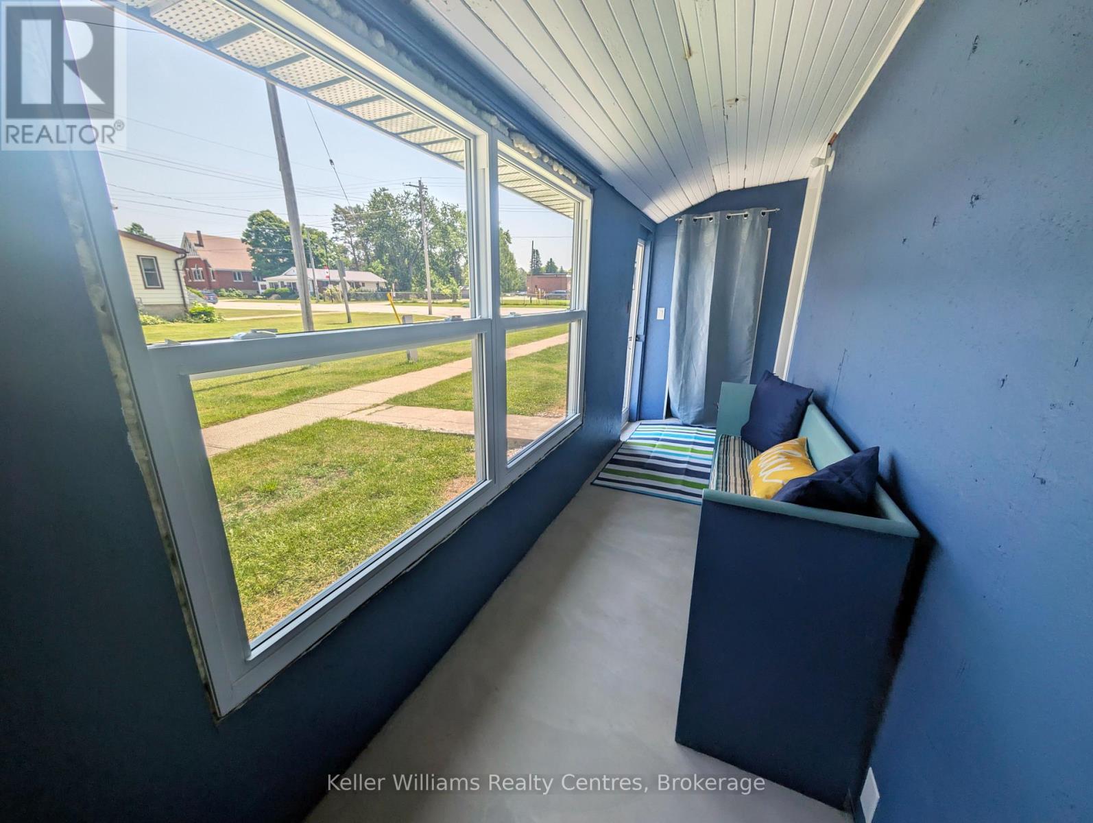 52 Queen Street W, South Bruce Peninsula, Ontario  N0H 1P0 - Photo 10 - X12251040