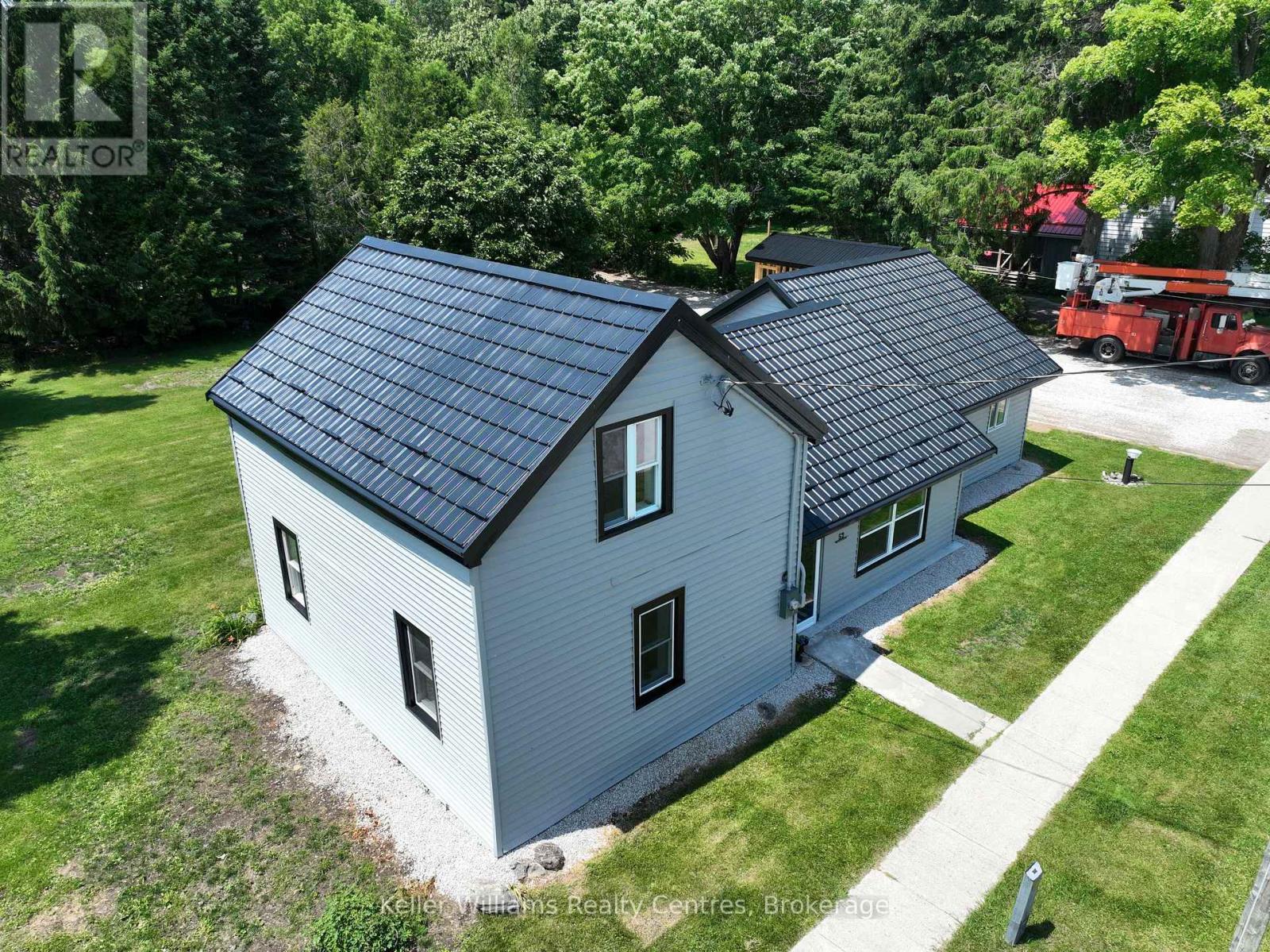 52 Queen Street W, South Bruce Peninsula, Ontario  N0H 1P0 - Photo 8 - X12251040
