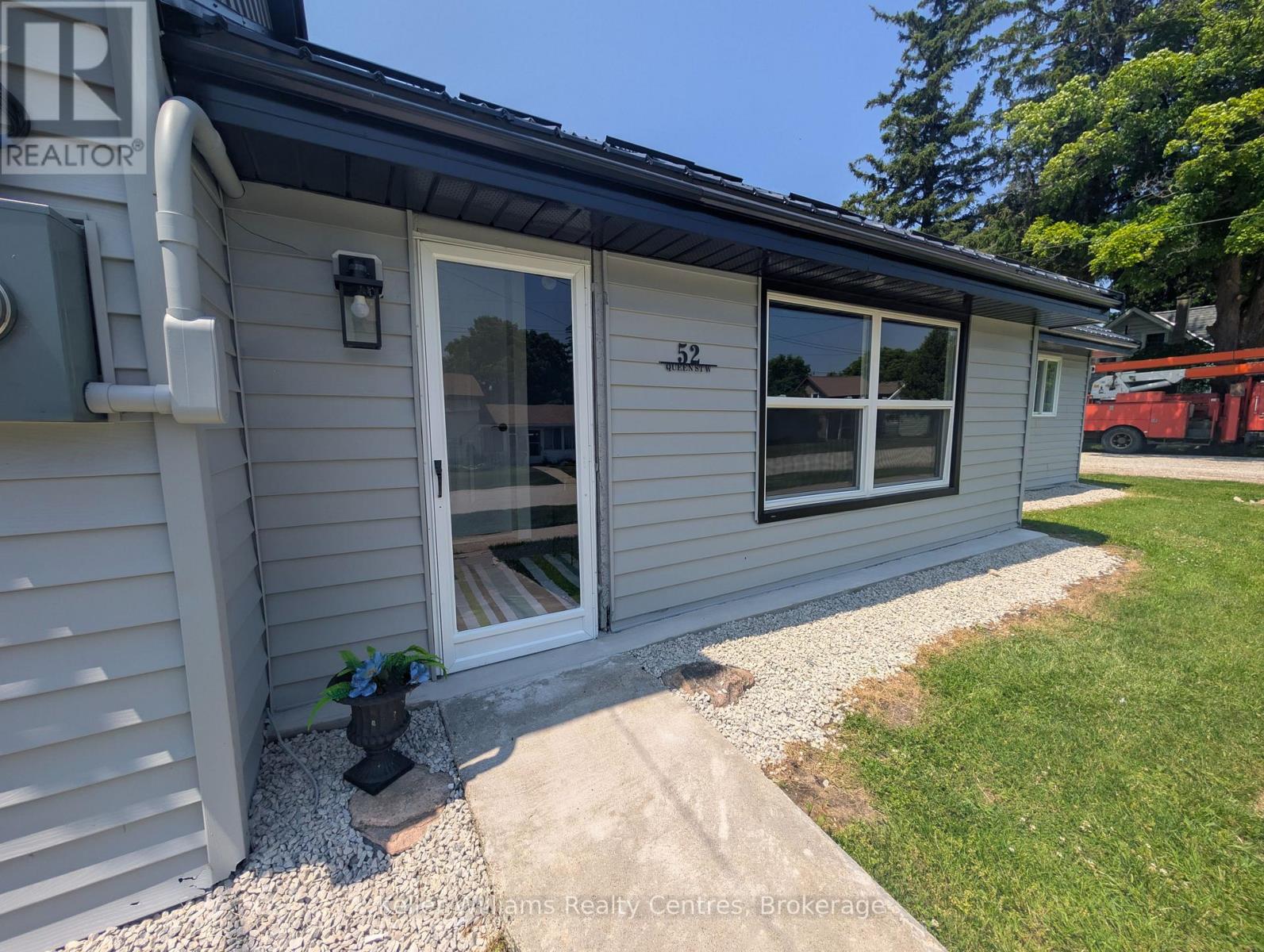 52 Queen Street W, South Bruce Peninsula, Ontario  N0H 1P0 - Photo 9 - X12251040