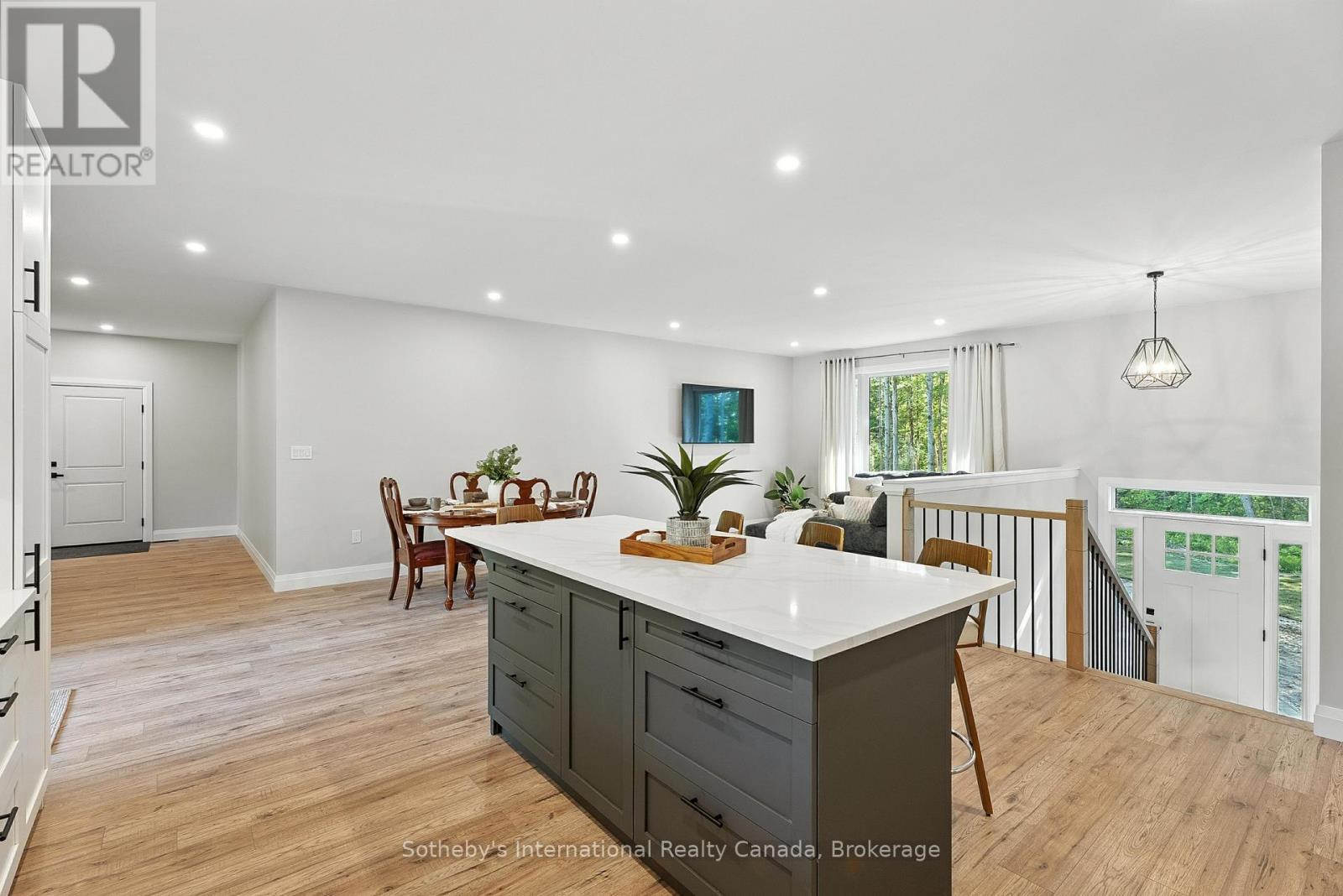 1064 Laidlaw Avenue, Gravenhurst, Ontario  L0K 2B0 - Photo 15 - X12251138
