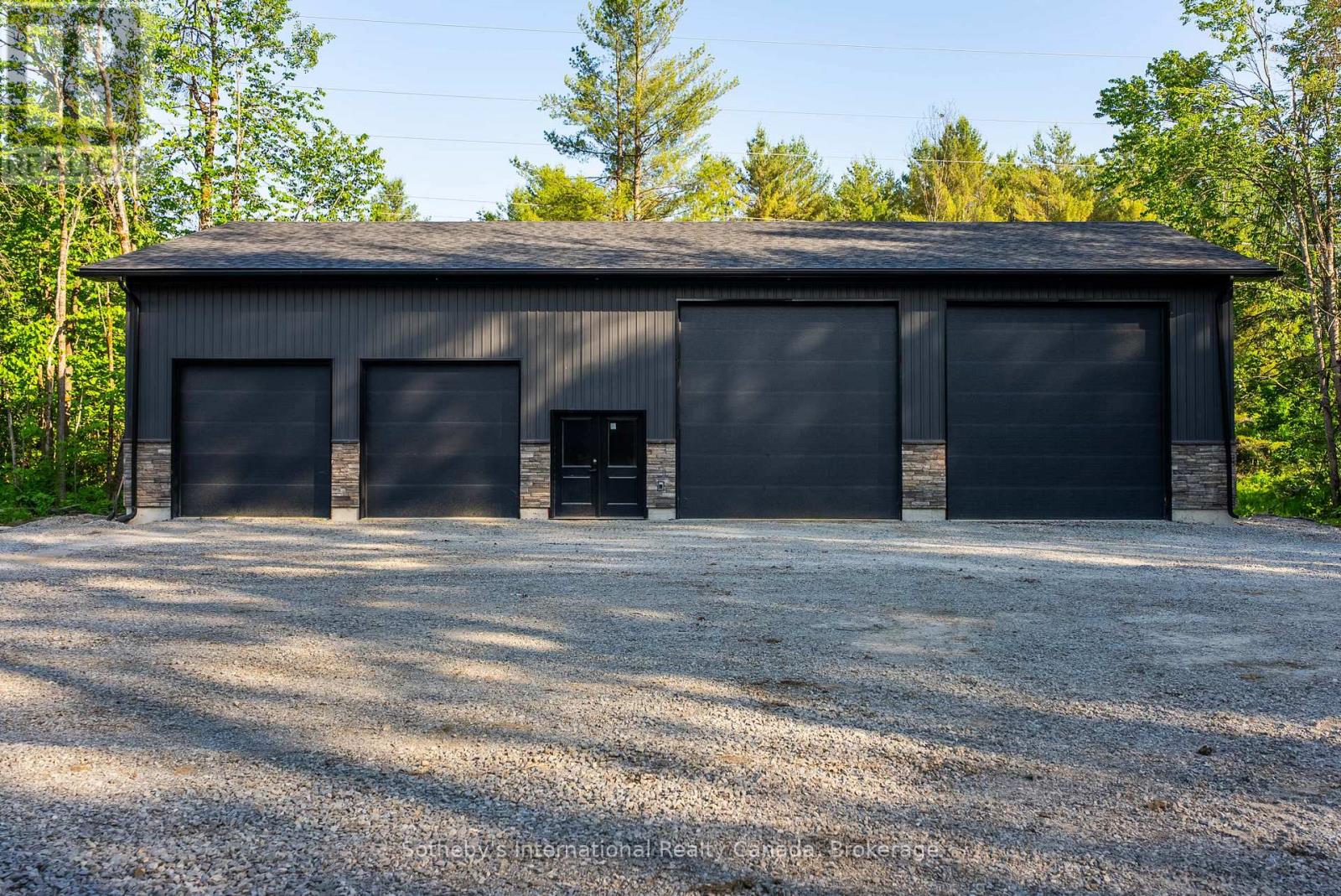1064 Laidlaw Avenue, Gravenhurst, Ontario  L0K 2B0 - Photo 2 - X12251138