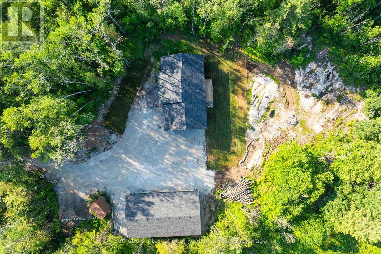 1064 Laidlaw Avenue, Gravenhurst, Ontario  L0K 2B0 - Photo 4 - X12251138